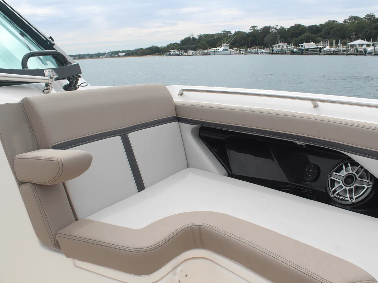 2026 Boston Whaler 330 Vantage 33.0 feet, Clearwater, Florida #63
