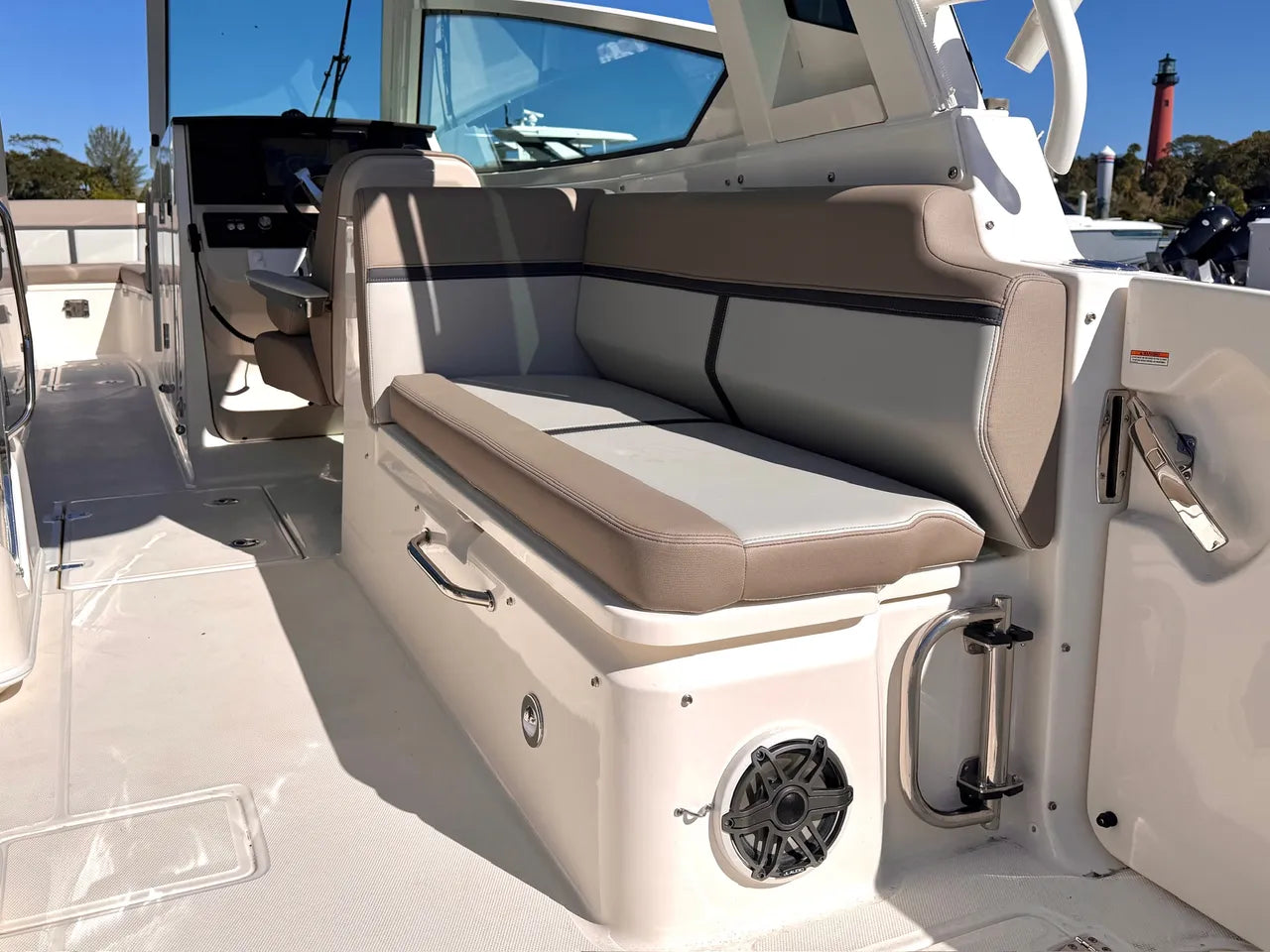 2026 Boston Whaler 330 Vantage 33.0 feet, Clearwater, Florida #20