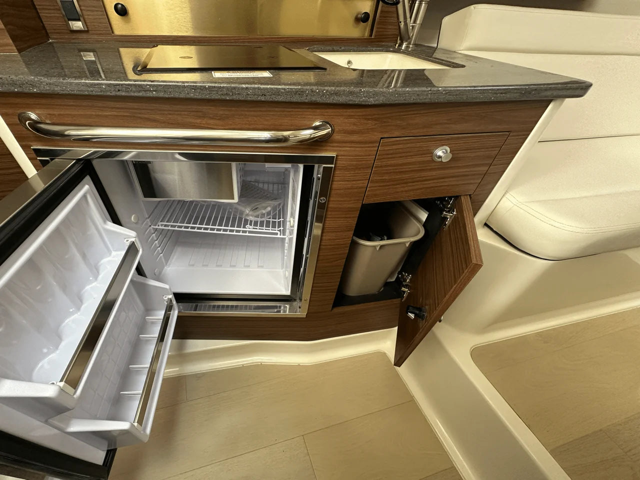 2026 Boston Whaler 325 Conquest 32.0 feet, Clearwater, Florida #48