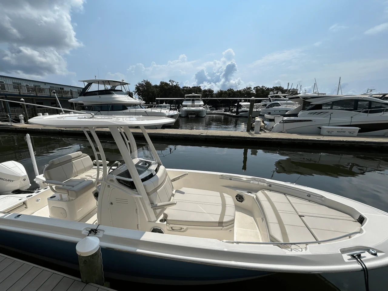 2026 Boston Whaler 220 Dauntless 22.0 feet, Clearwater, Florida #25