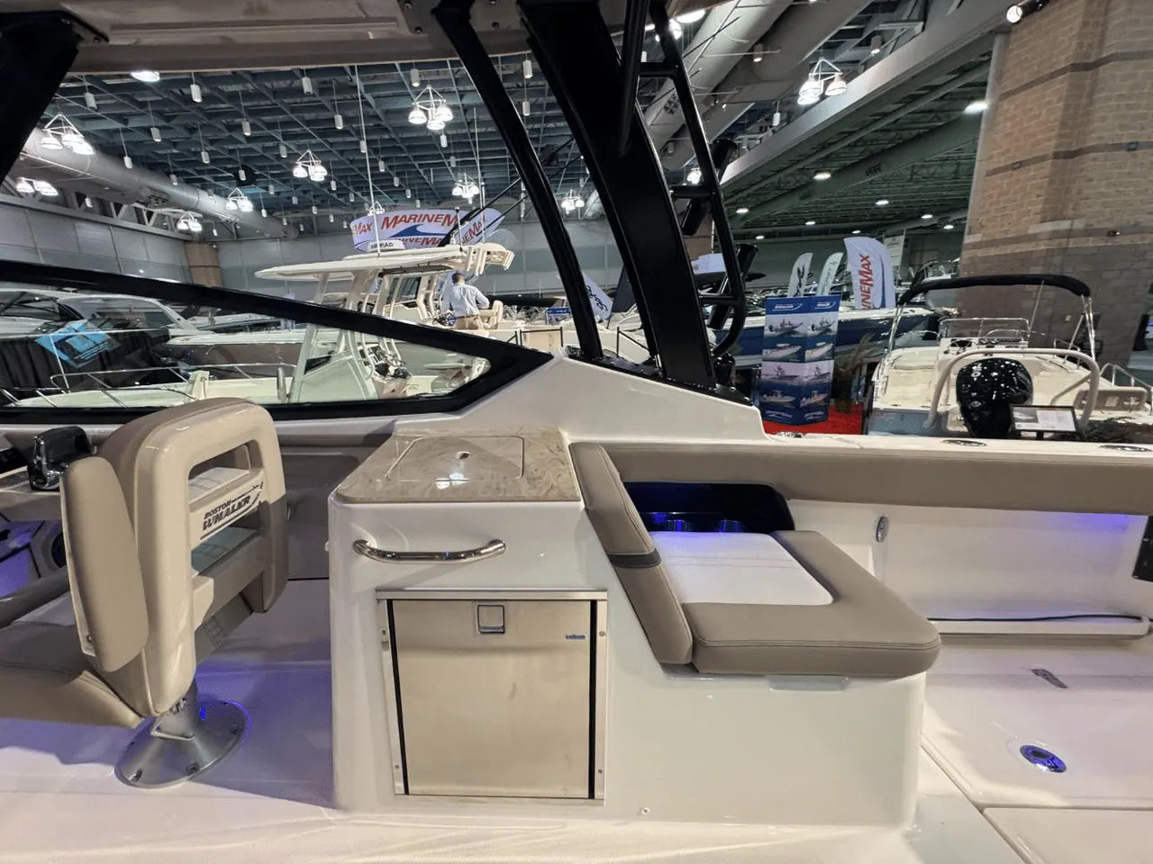 2025 Boston Whaler 280 Vantage 28.0 feet, Clearwater, Florida #9