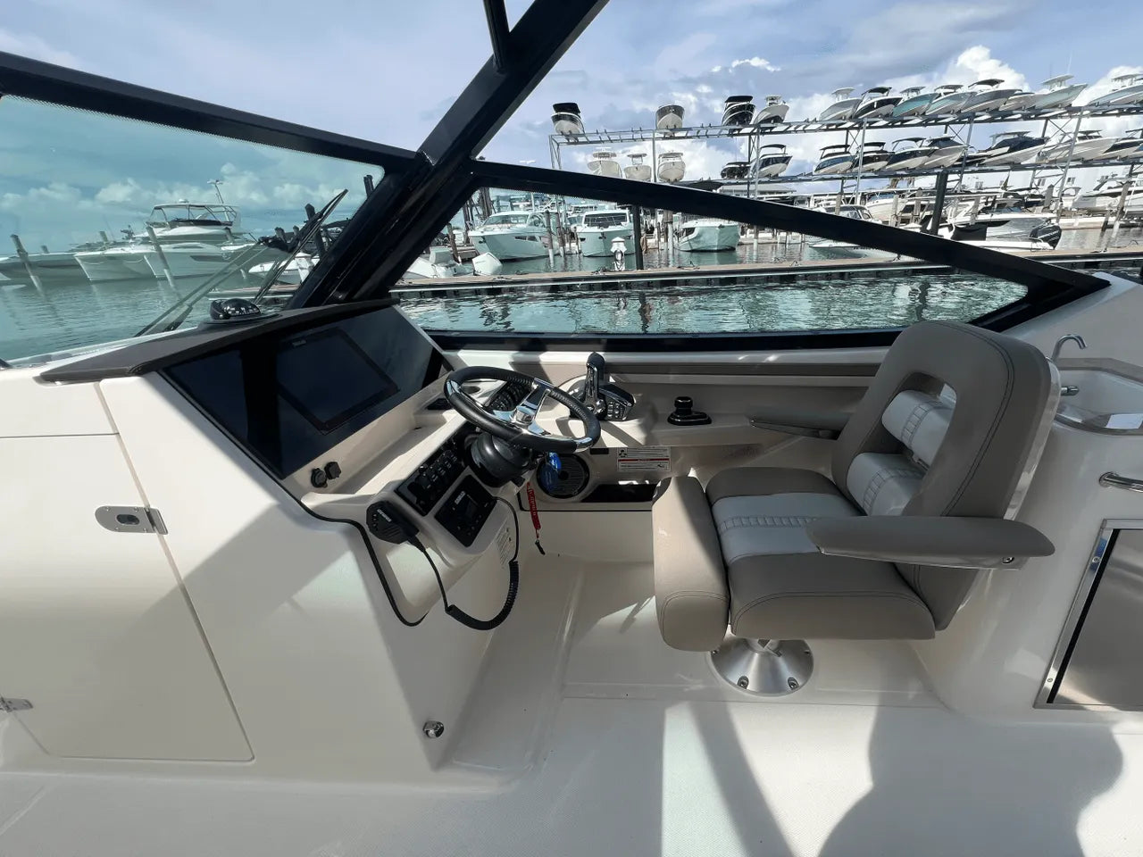 2026 Boston Whaler 280 Vantage 28.0 feet, Clearwater, Florida #27