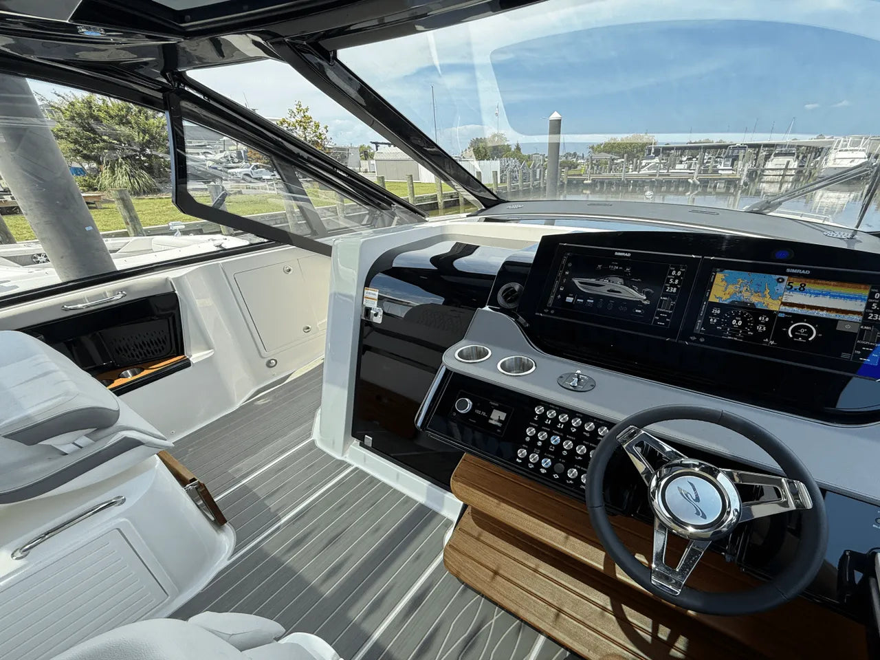 2025 Sea Ray Sundancer 370 Outboard 37.0 feet, Clearwater, Florida #25