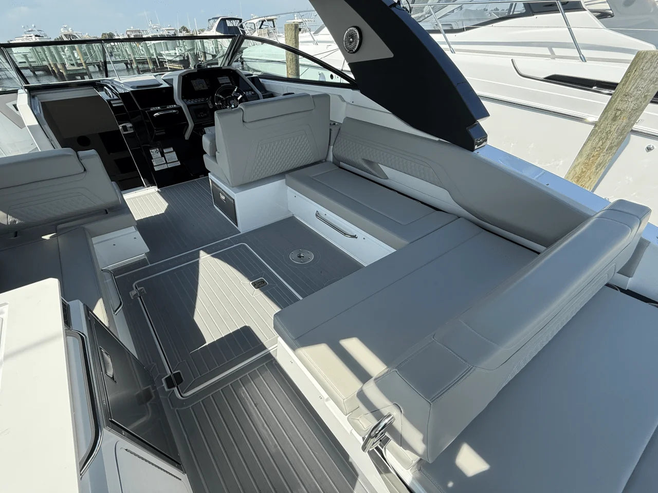 2026 Cruisers Yachts 34 GLS Outboard 34.0 feet, Clearwater, Florida #12
