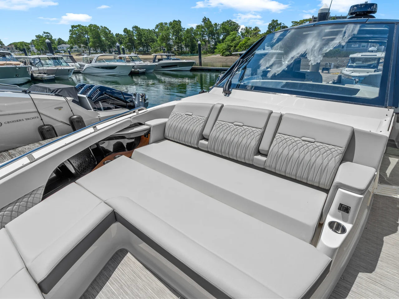2026 Sea Ray Sundancer 370 Outboard 37.0 feet, Clearwater, Florida #41