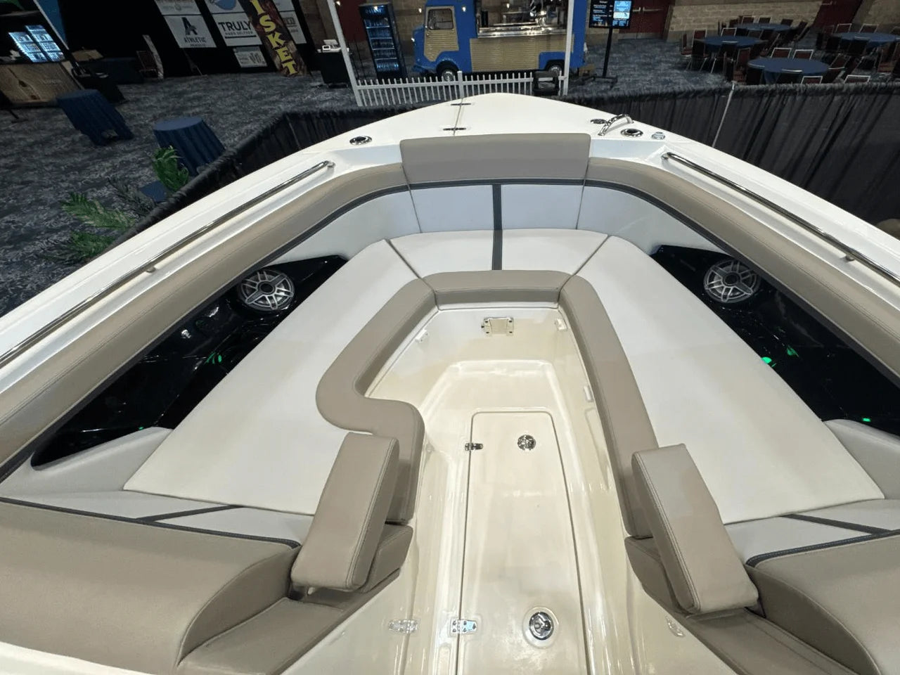 2025 Boston Whaler 330 Vantage 33.0 feet, Clearwater, Florida #32