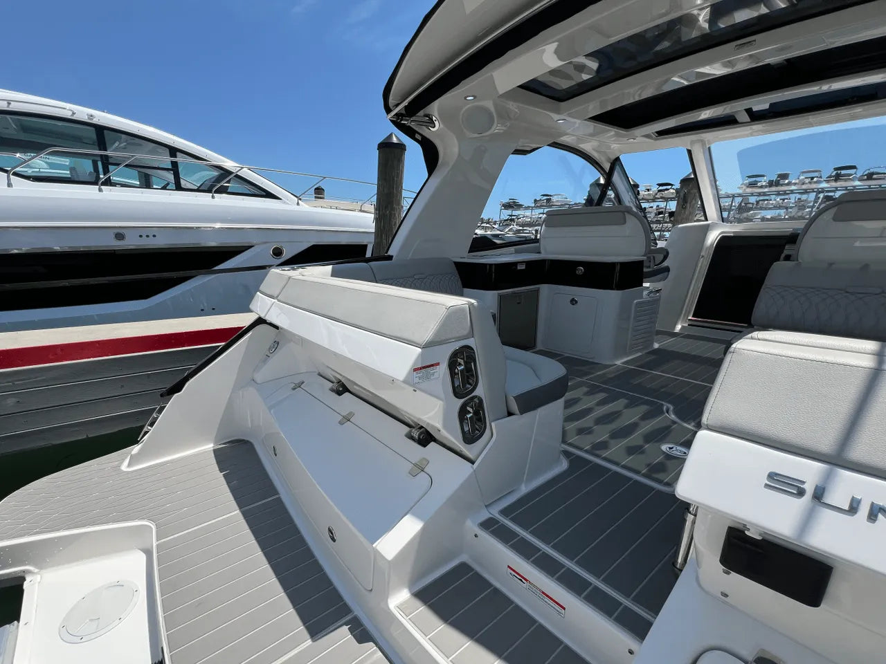 2025 Sea Ray Sundancer 370 Outboard 37.0 feet, Clearwater, Florida #9