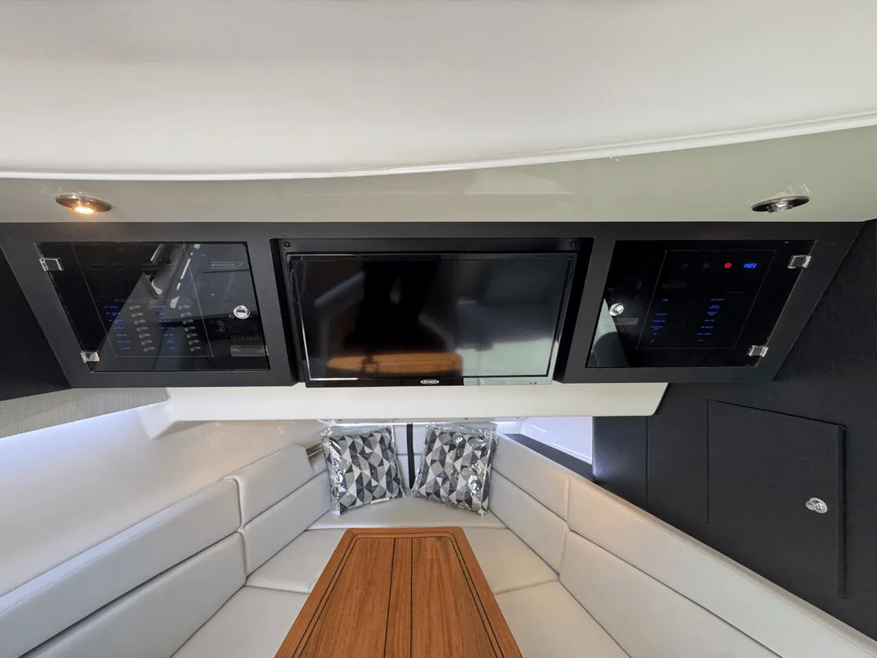 2025 Boston Whaler 380 Realm 38.0 feet, Clearwater, Florida #61
