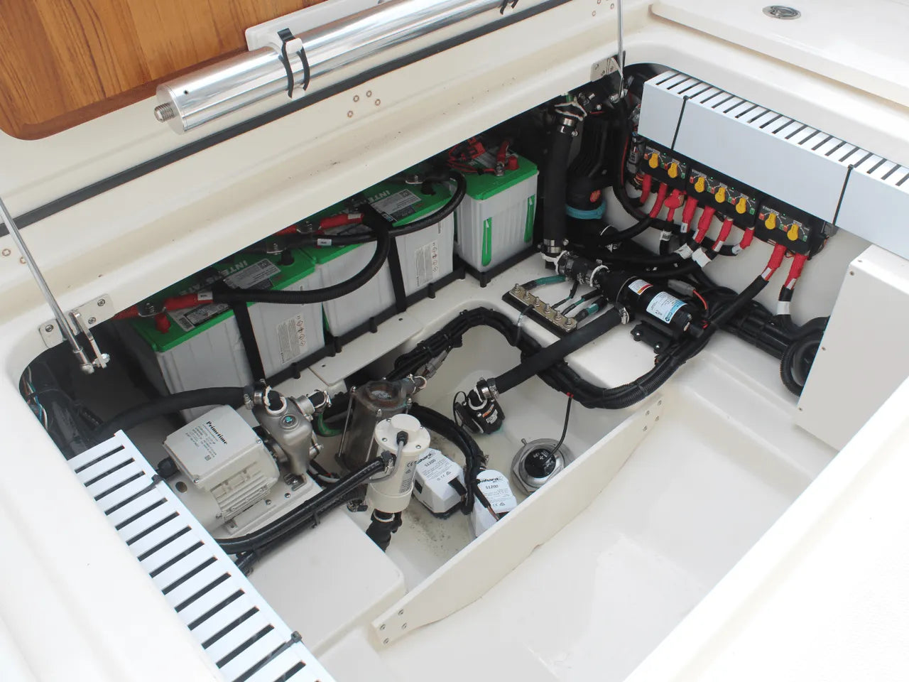 2026 Boston Whaler 330 Vantage 33.0 feet, Clearwater, Florida #25