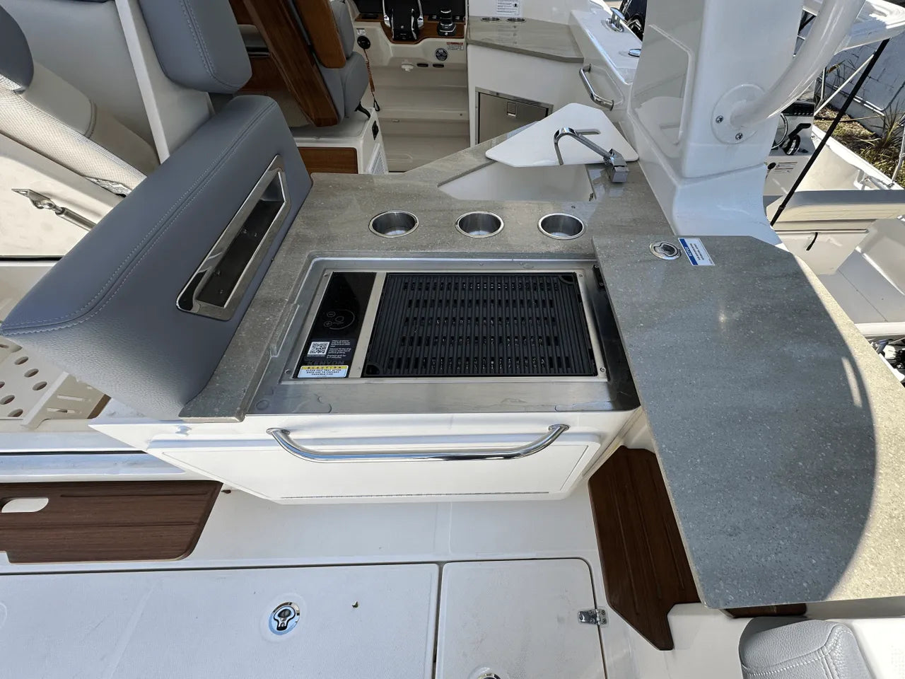 2025 Boston Whaler 350 Realm 35.0 feet, Clearwater, Florida #19