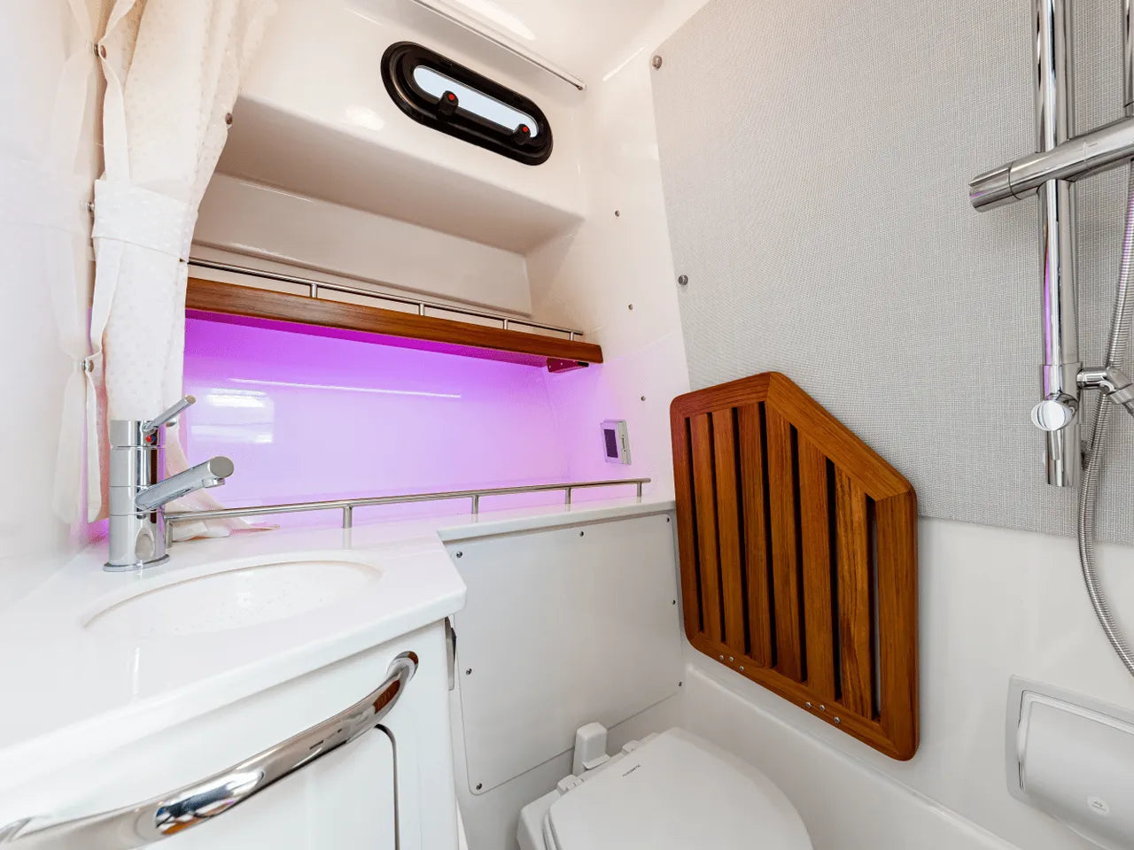 2025 Boston Whaler 350 Realm 35.0 feet, Clearwater, Florida #61