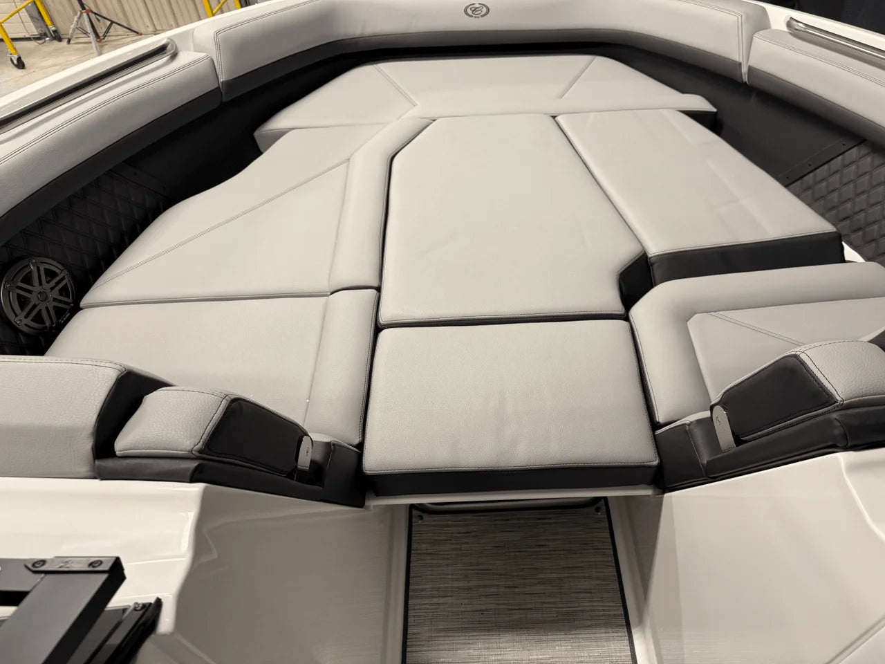 2025 Cobalt R8 Outboard 28.0 feet, Crosslake, MN #136