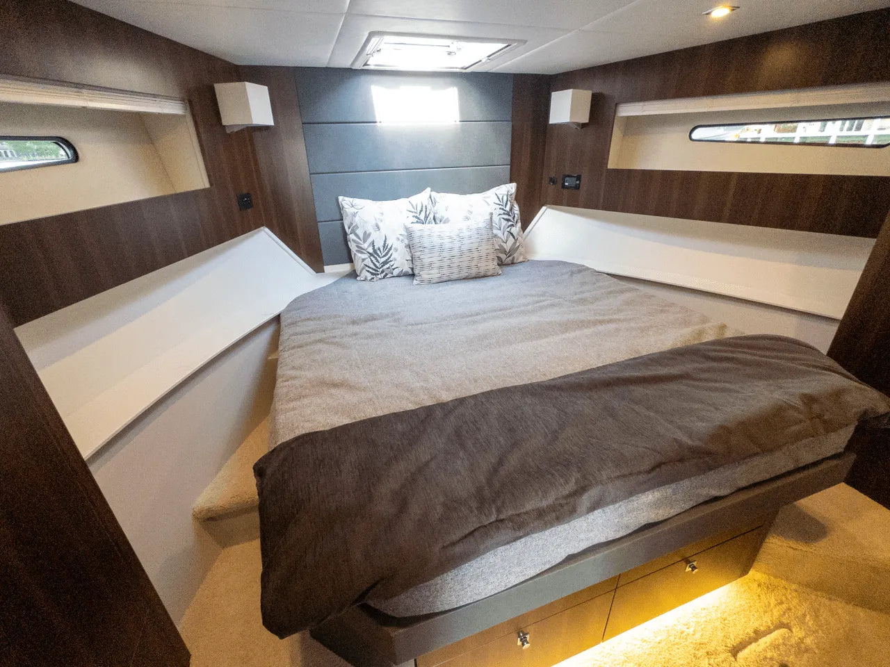 2024 Cruisers Yachts 42 Cantius 42.0 feet, Clearwater, Florida #59