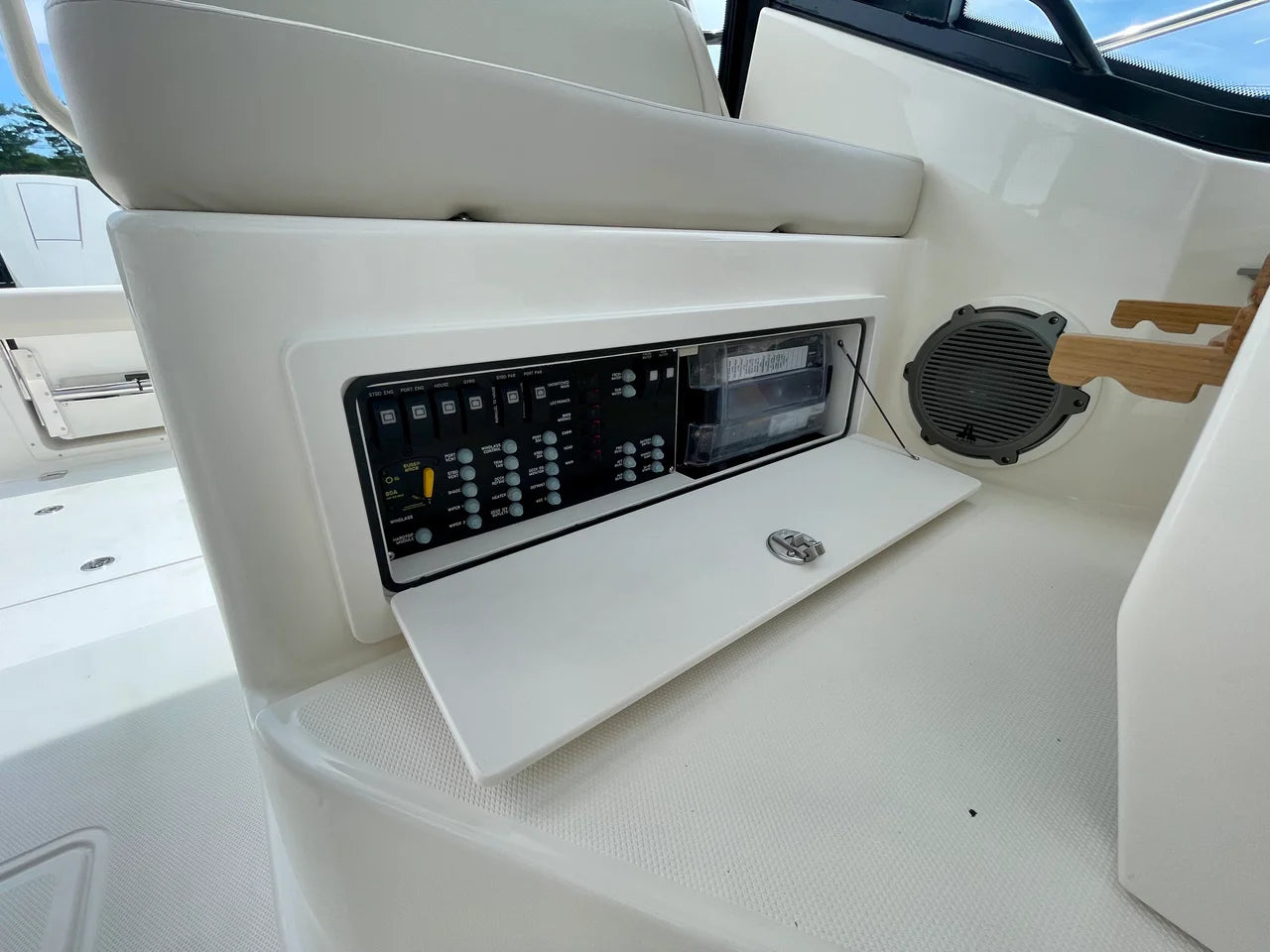 2026 Boston Whaler 325 Conquest 32.0 feet, Clearwater, Florida #12