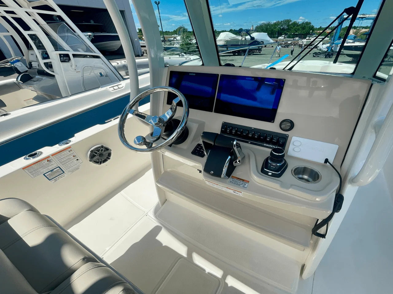 2025 Boston Whaler 280 Dauntless 28.0 feet, Clearwater, Florida #11