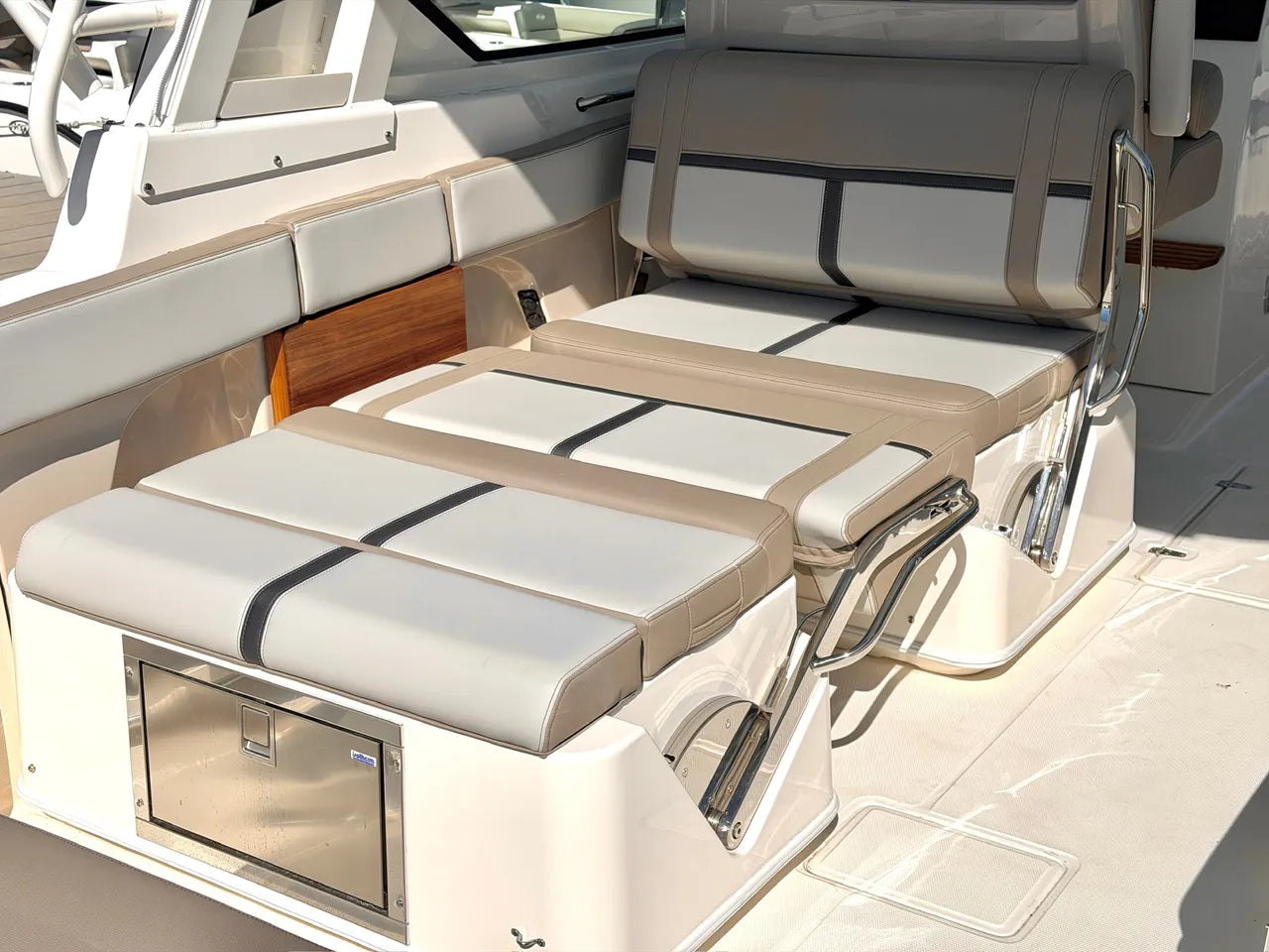 2026 Boston Whaler 330 Vantage 33.0 feet, Clearwater, Florida #21