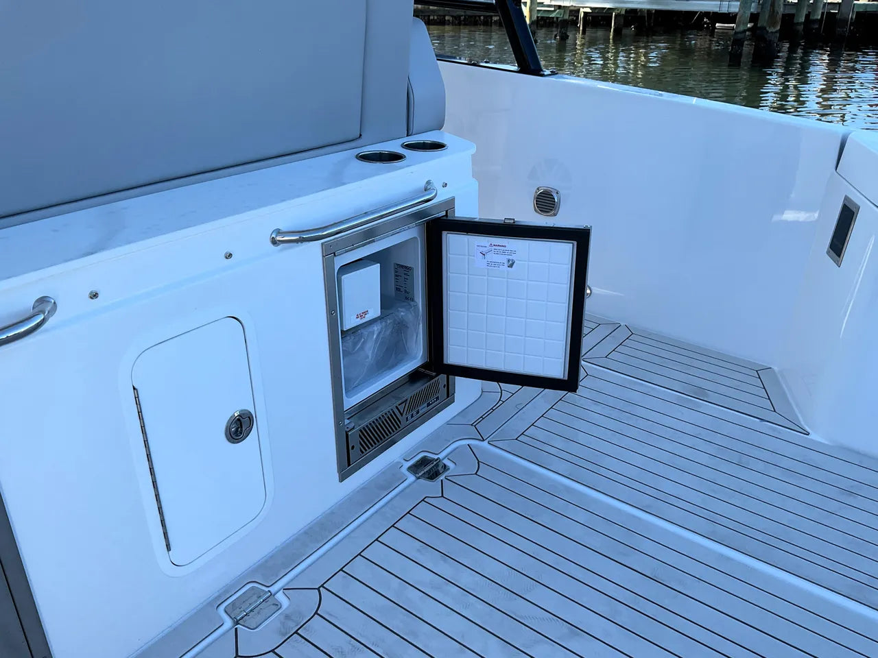 2026 Cruisers Yachts 38 VTR 38.0 feet, Clearwater, Florida #23