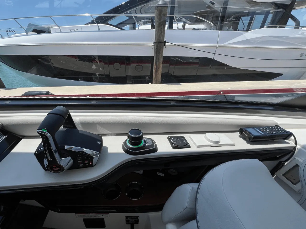 2025 Sea Ray Sundancer 370 Outboard 37.0 feet, Clearwater, Florida #24