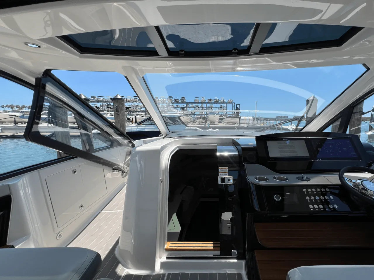 2025 Sea Ray Sundancer 370 Outboard 37.0 feet, Clearwater, Florida #29
