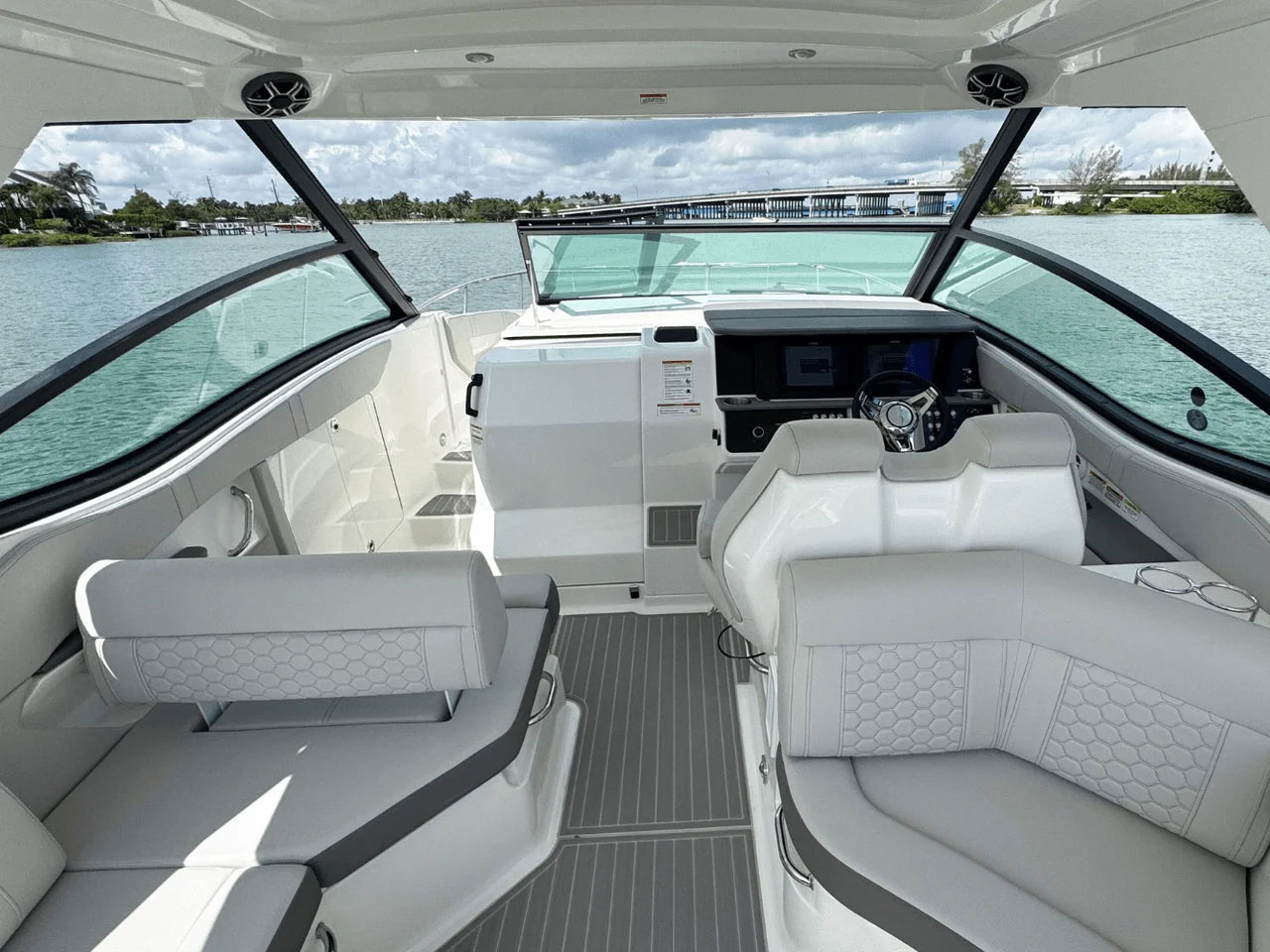 2026 Sea Ray Sundancer 320 Outboard 32.0 feet, Clearwater, Florida #9