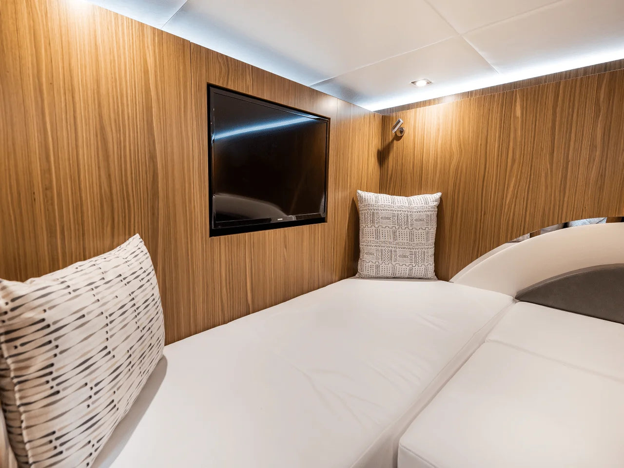 2025 Cruisers Yachts 50 GLS 50.0 feet, Clearwater, Florida #52
