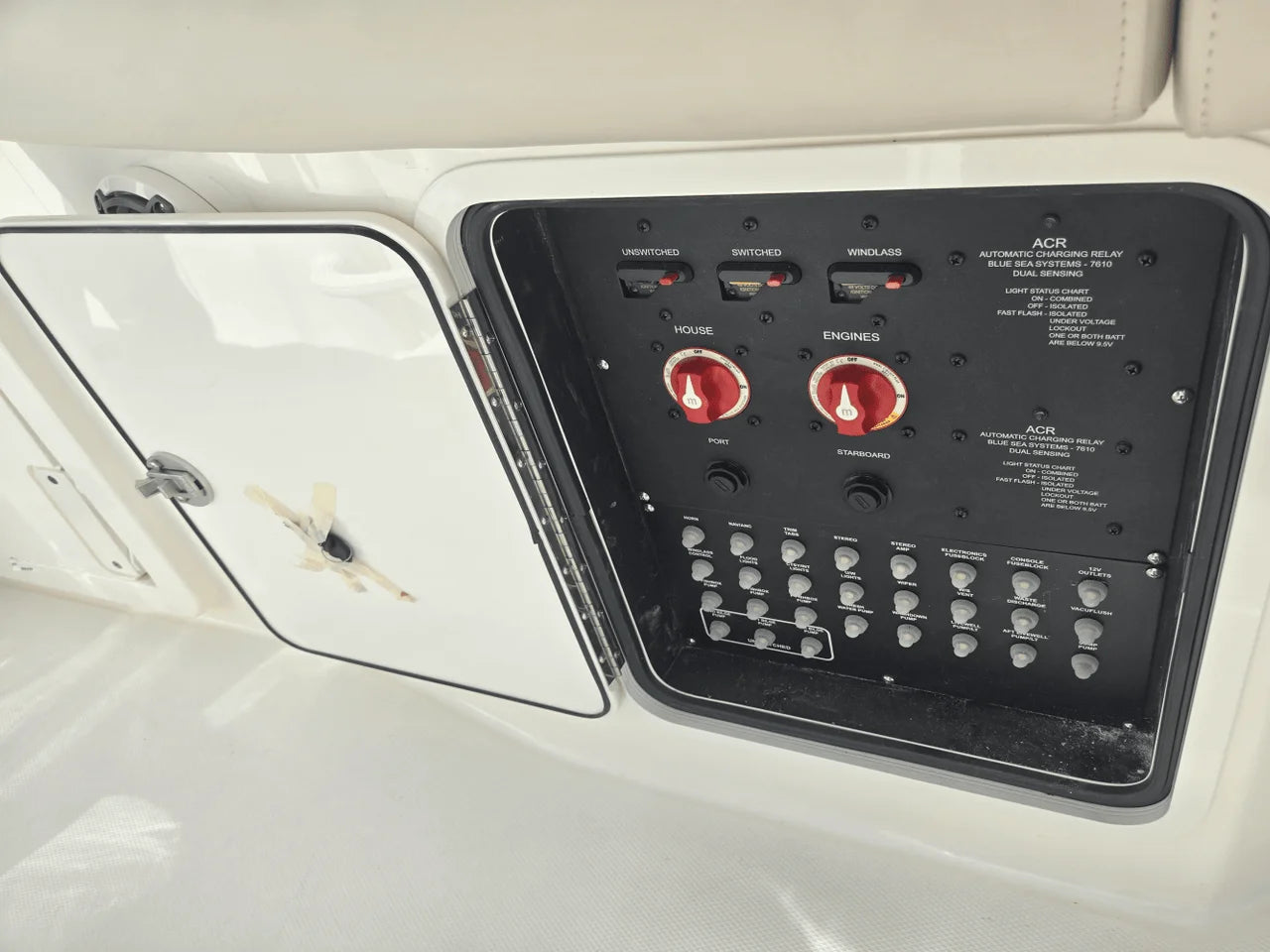 2025 Boston Whaler 330 Outrage 33.0 feet, Clearwater, Florida #27