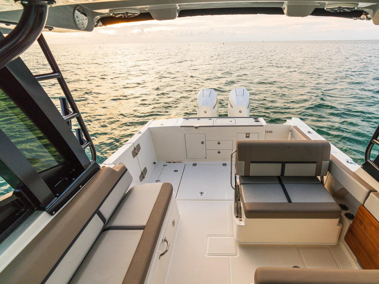 2026 Boston Whaler 330 Vantage 33.0 feet, Clearwater, Florida #27