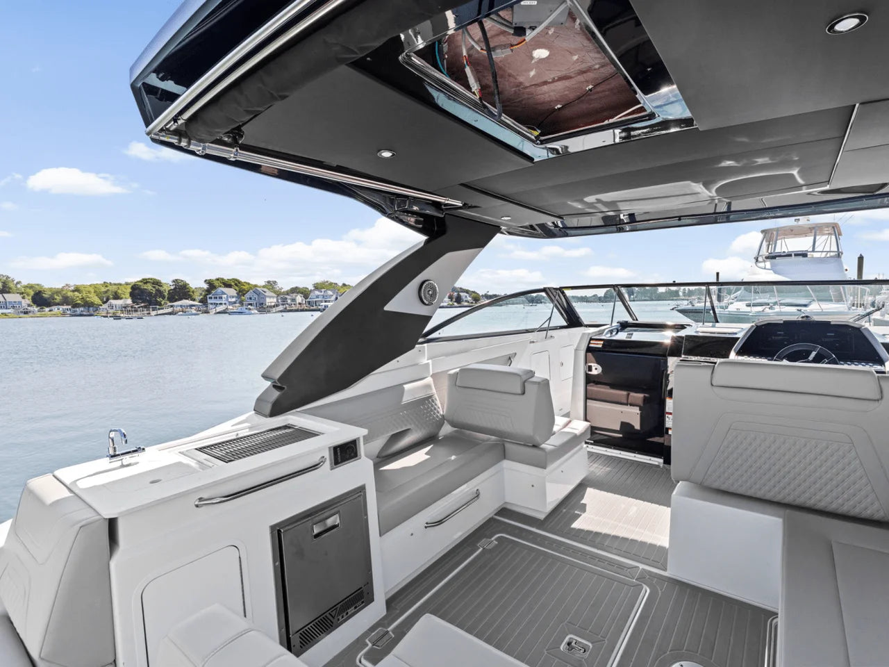 2026 Cruisers Yachts 34 GLS Outboard 34.0 feet, Clearwater, Florida #14
