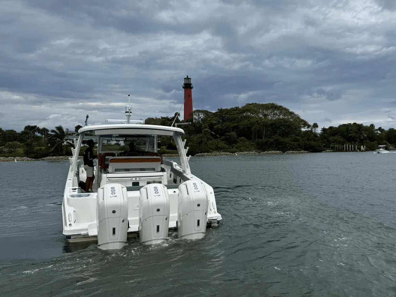 2025 Boston Whaler 420 Outrage 42.0 feet, Clearwater, Florida #3