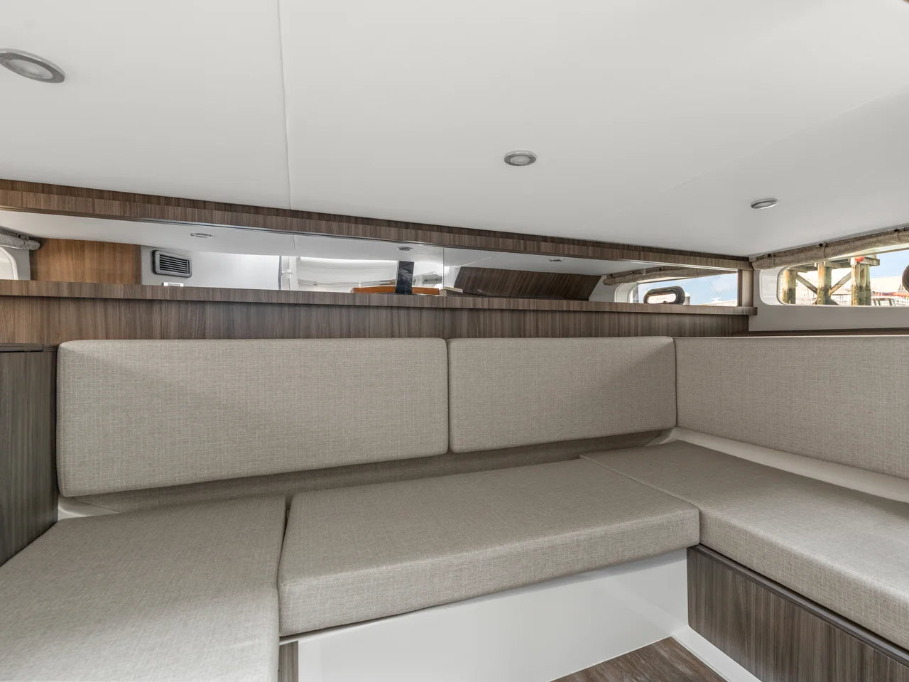 2026 Sea Ray Sundancer 370 Outboard 37.0 feet, Clearwater, Florida #33