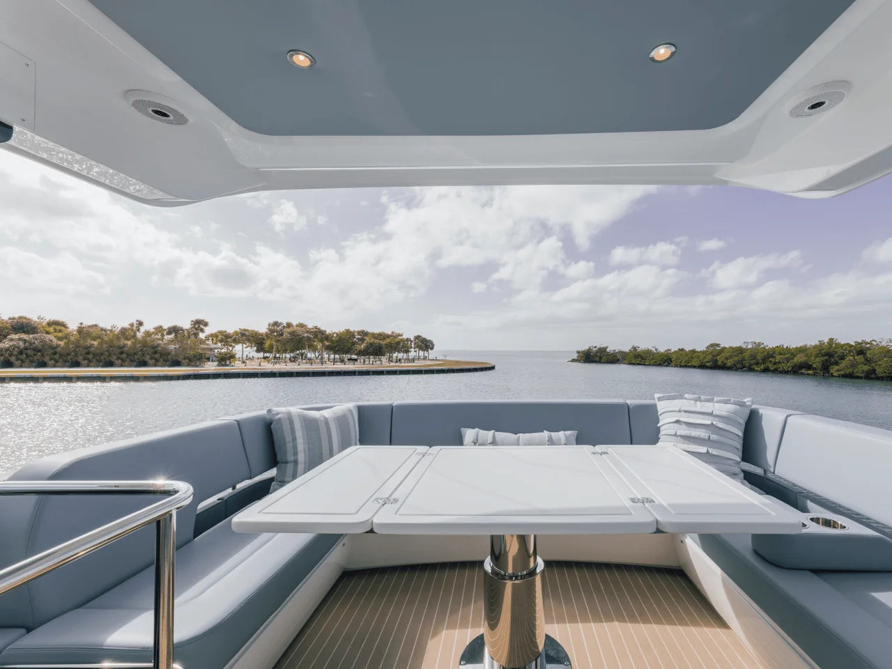 2027 Cruisers Yachts 57FLY 57.0 feet, Clearwater, Florida #44