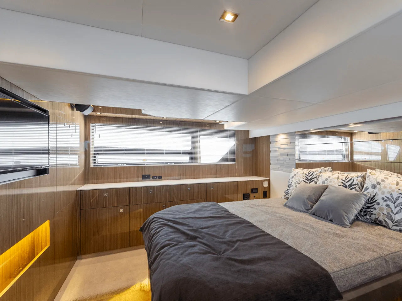2024 Cruisers Yachts 50 Cantius 50.0 feet, Clearwater, Florida #18