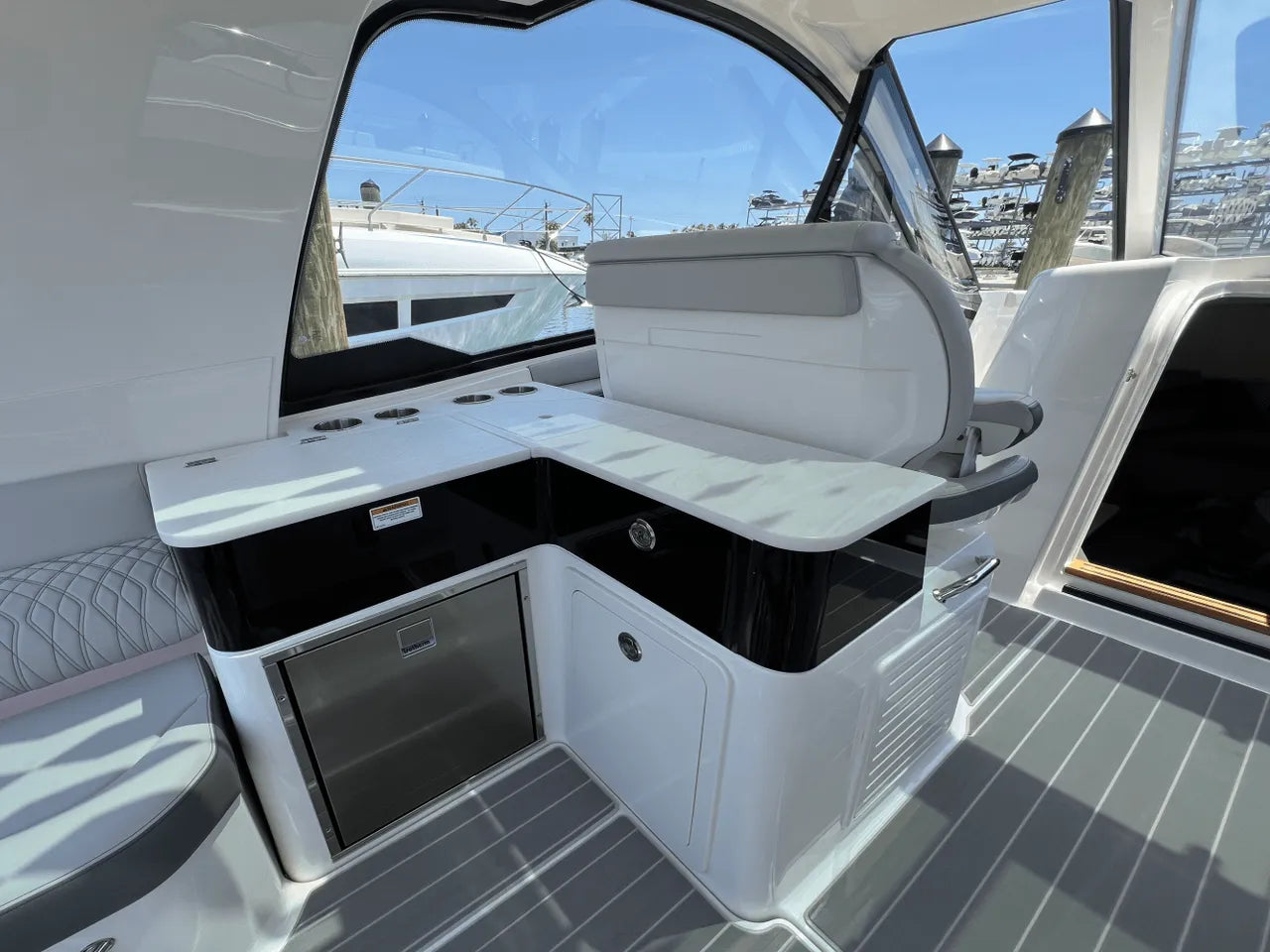 2025 Sea Ray Sundancer 370 Outboard 37.0 feet, Clearwater, Florida #32