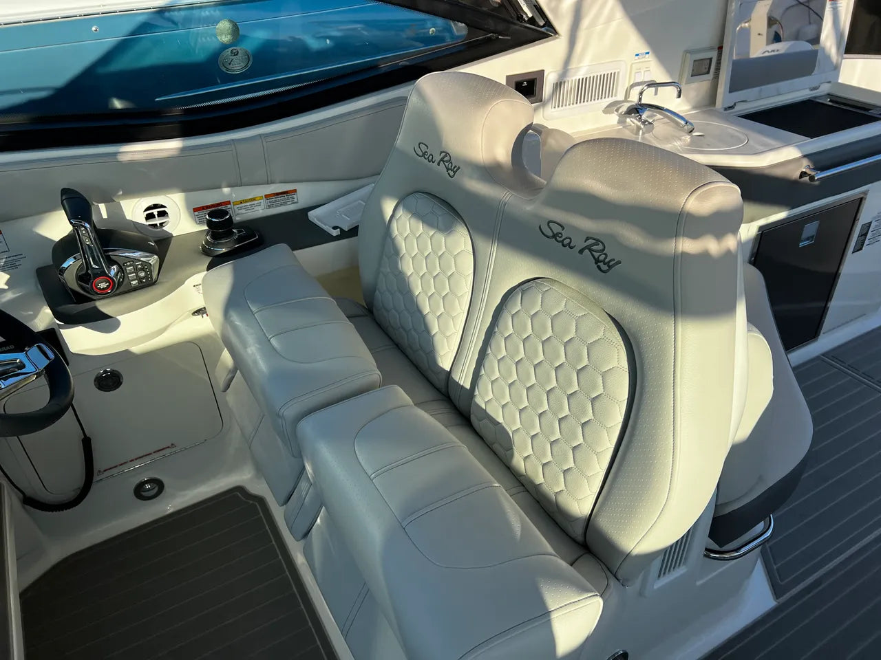 2026 Sea Ray Sundancer 320 Outboard 32.0 feet, Clearwater, Florida #23