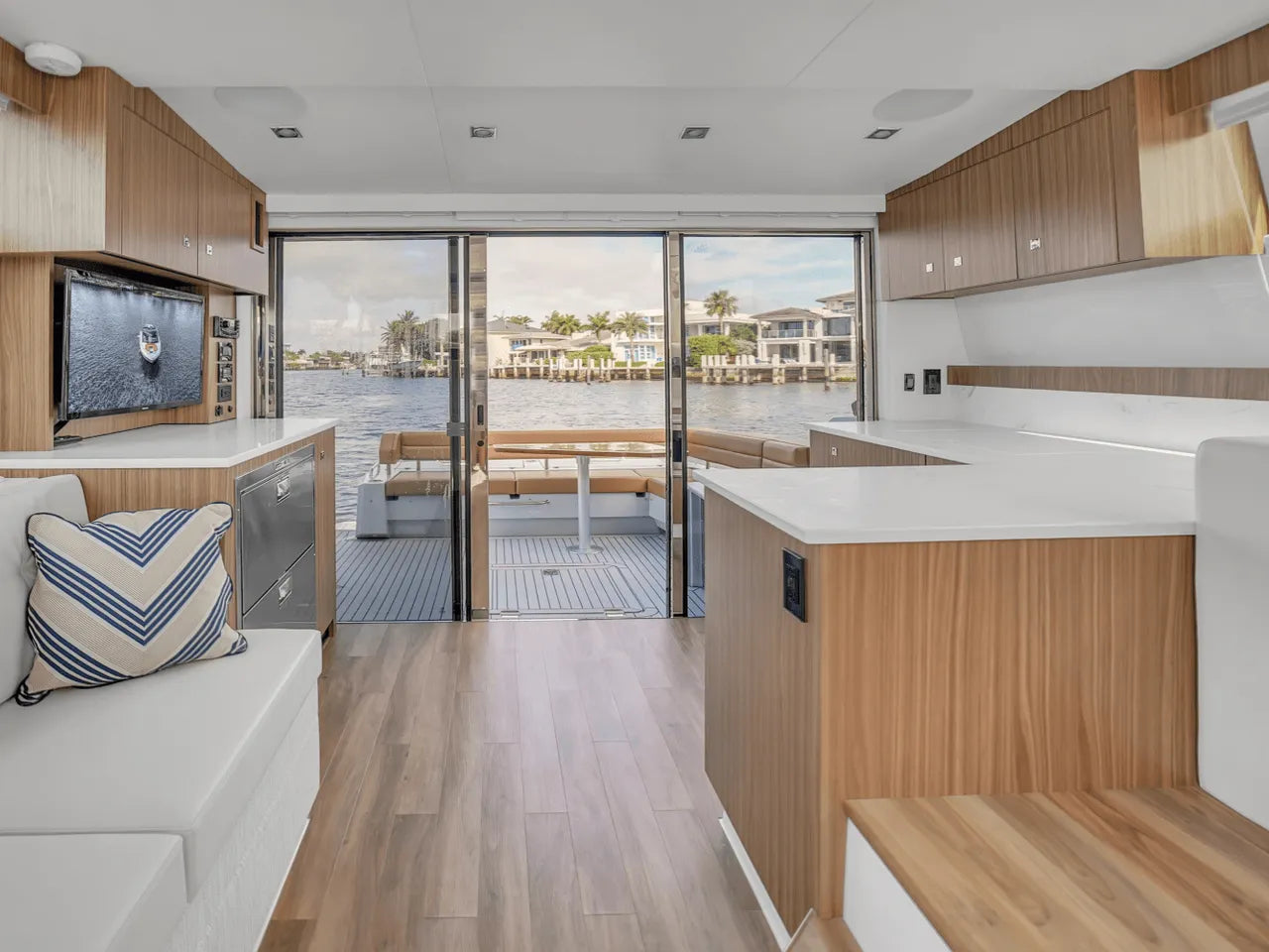 2025 Cruisers Yachts 46 Cantius 46.0 feet, Clearwater, Florida #23