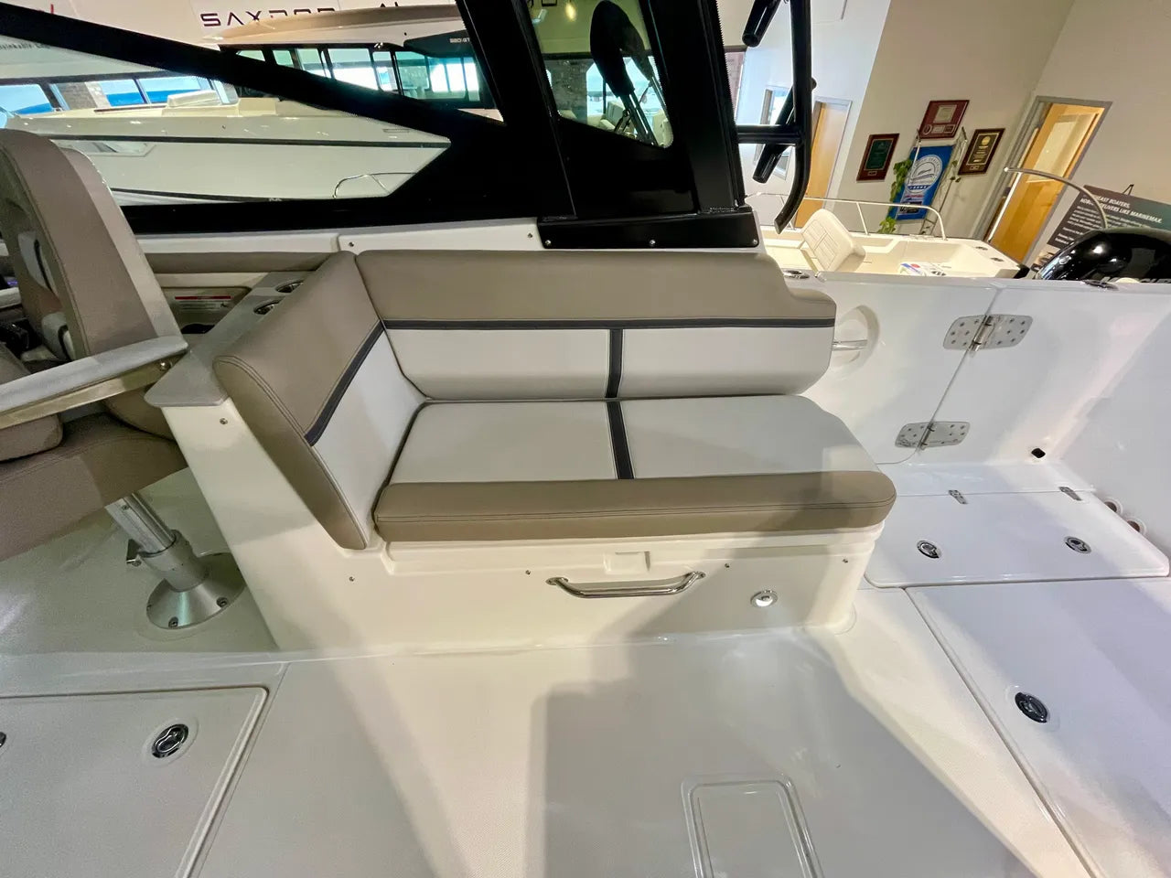 2026 Boston Whaler 330 Vantage 33.0 feet, Clearwater, Florida #9