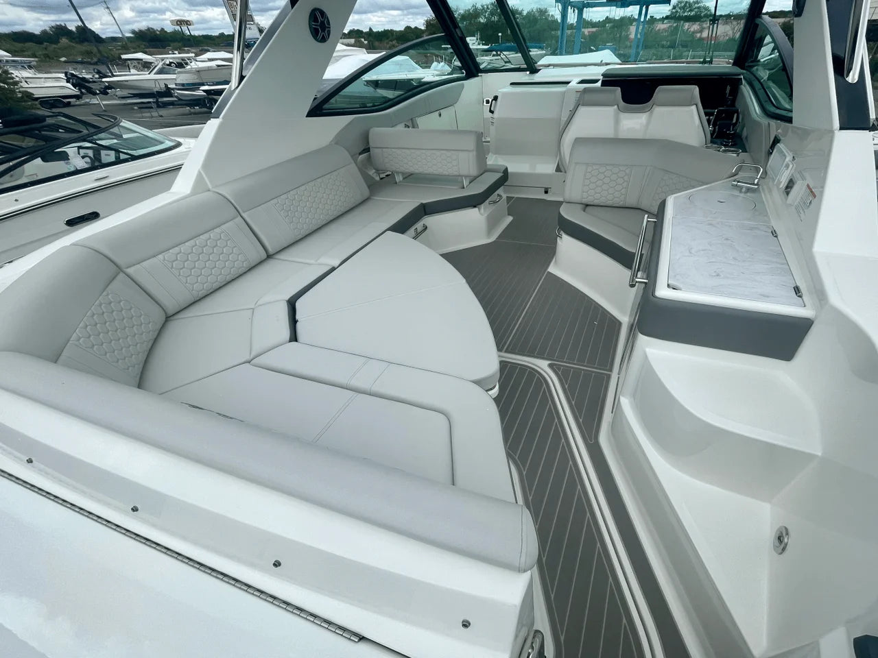 2026 Sea Ray Sundancer 320 Outboard 32.0 feet, Clearwater, Florida #4