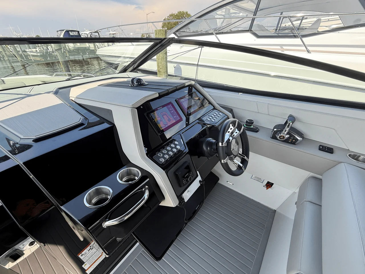 2026 Cruisers Yachts 34 GLS Outboard 34.0 feet, Clearwater, Florida #19