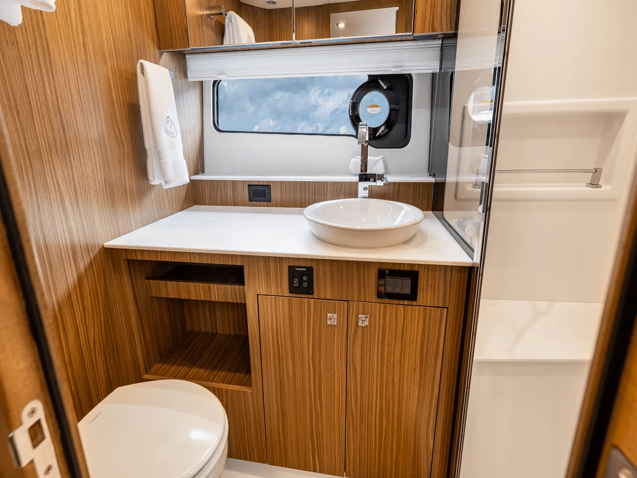 2025 Cruisers Yachts 50 GLS 50.0 feet, Clearwater, Florida #45