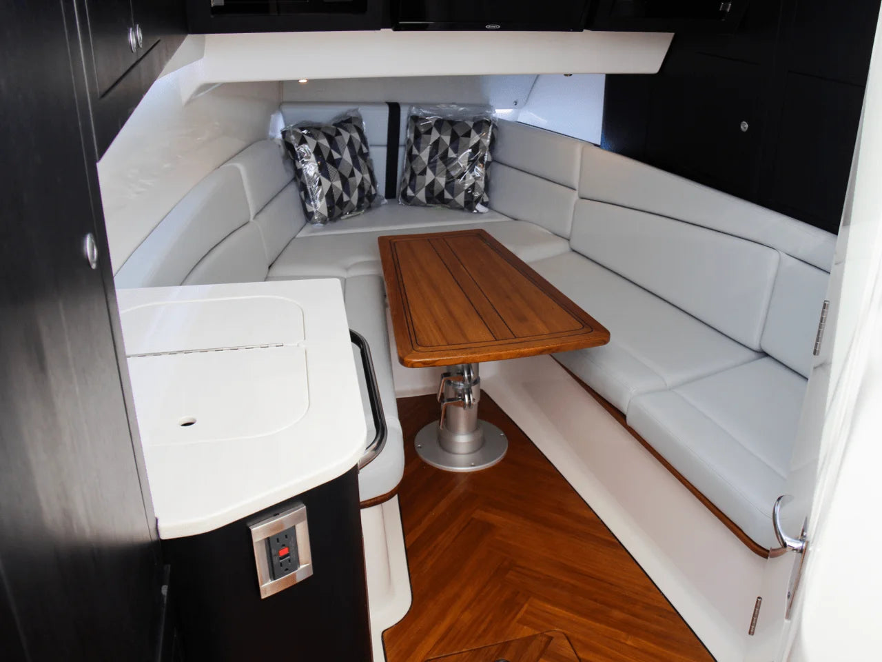 2025 Boston Whaler 380 Realm 38.0 feet, Clearwater, Florida #48