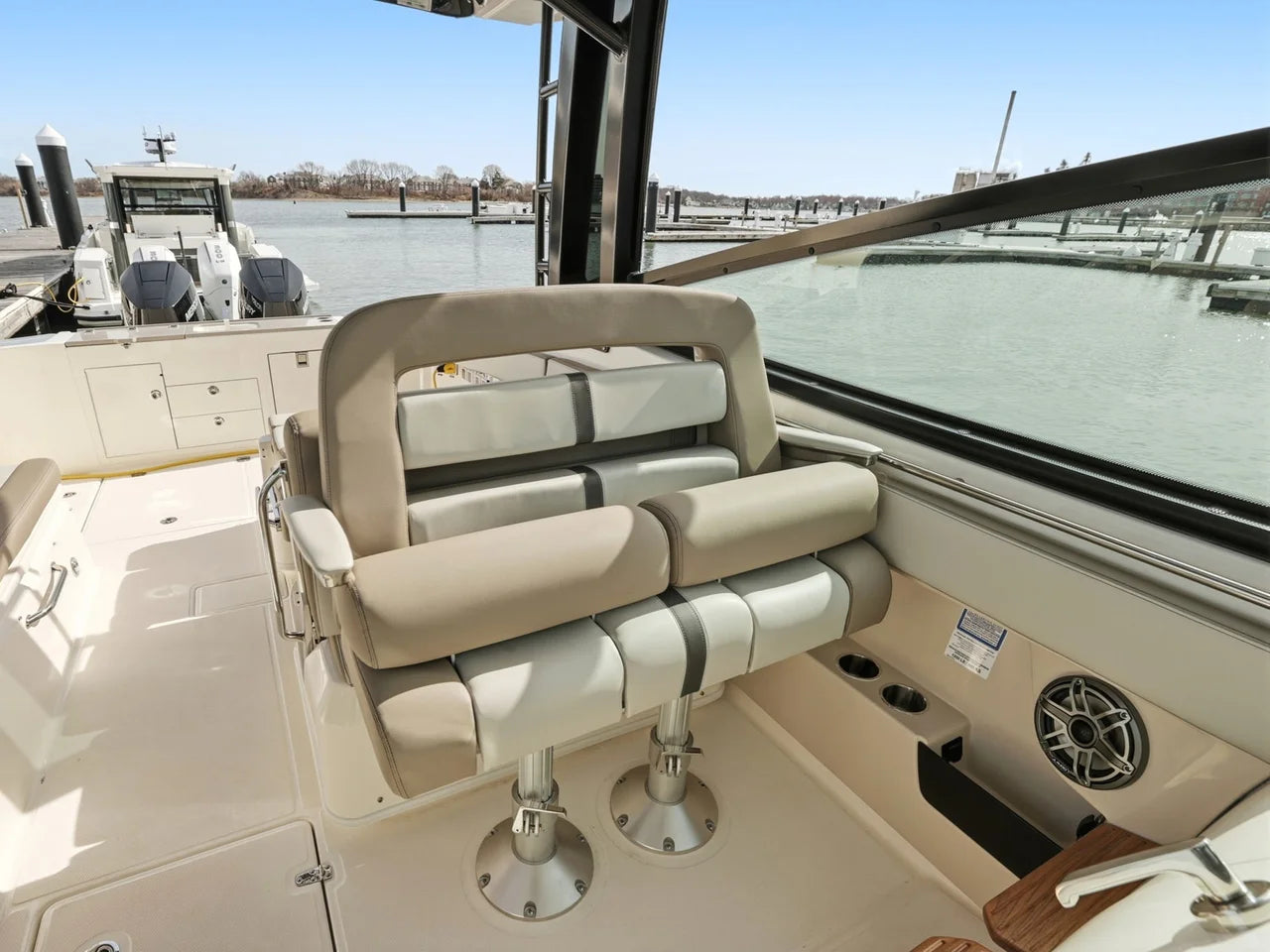 2026 Boston Whaler 330 Vantage 33.0 feet, Clearwater, Florida #16