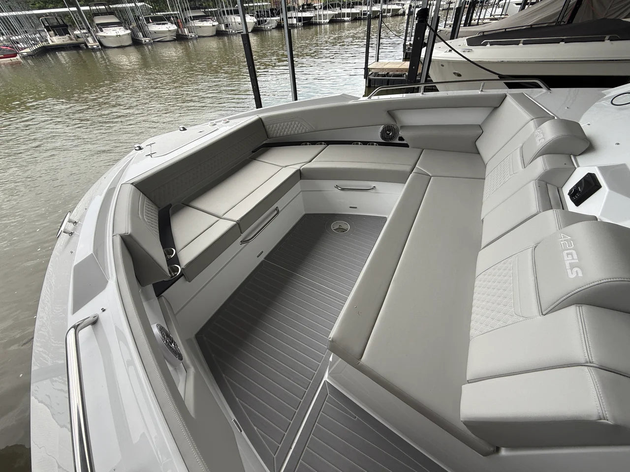 2027 Cruisers Yachts 42 GLS Outboard 42.0 feet, Clearwater, Florida #11