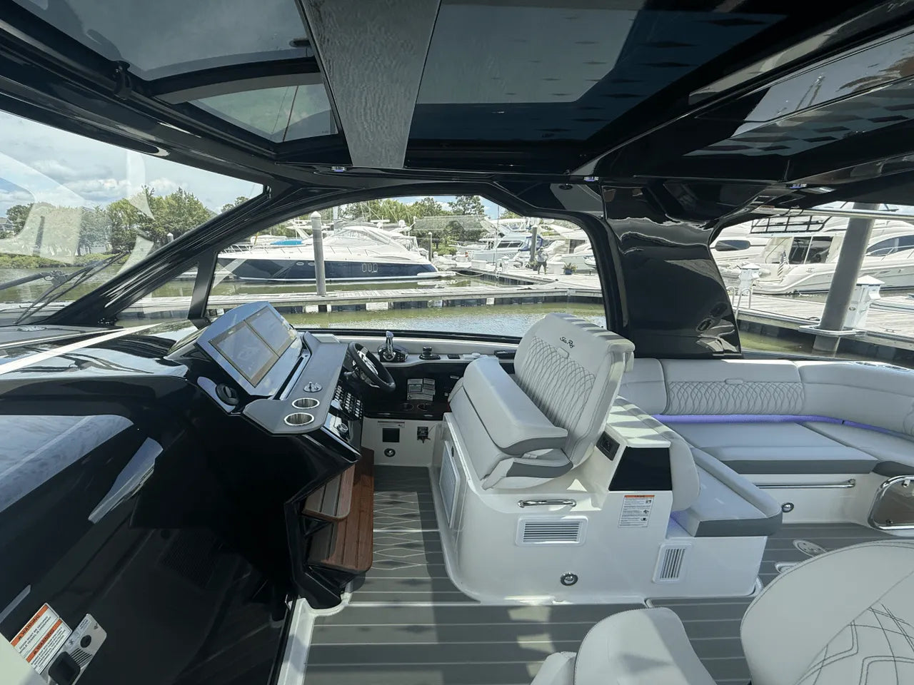 2025 Sea Ray Sundancer 370 Outboard 37.0 feet, Clearwater, Florida #23