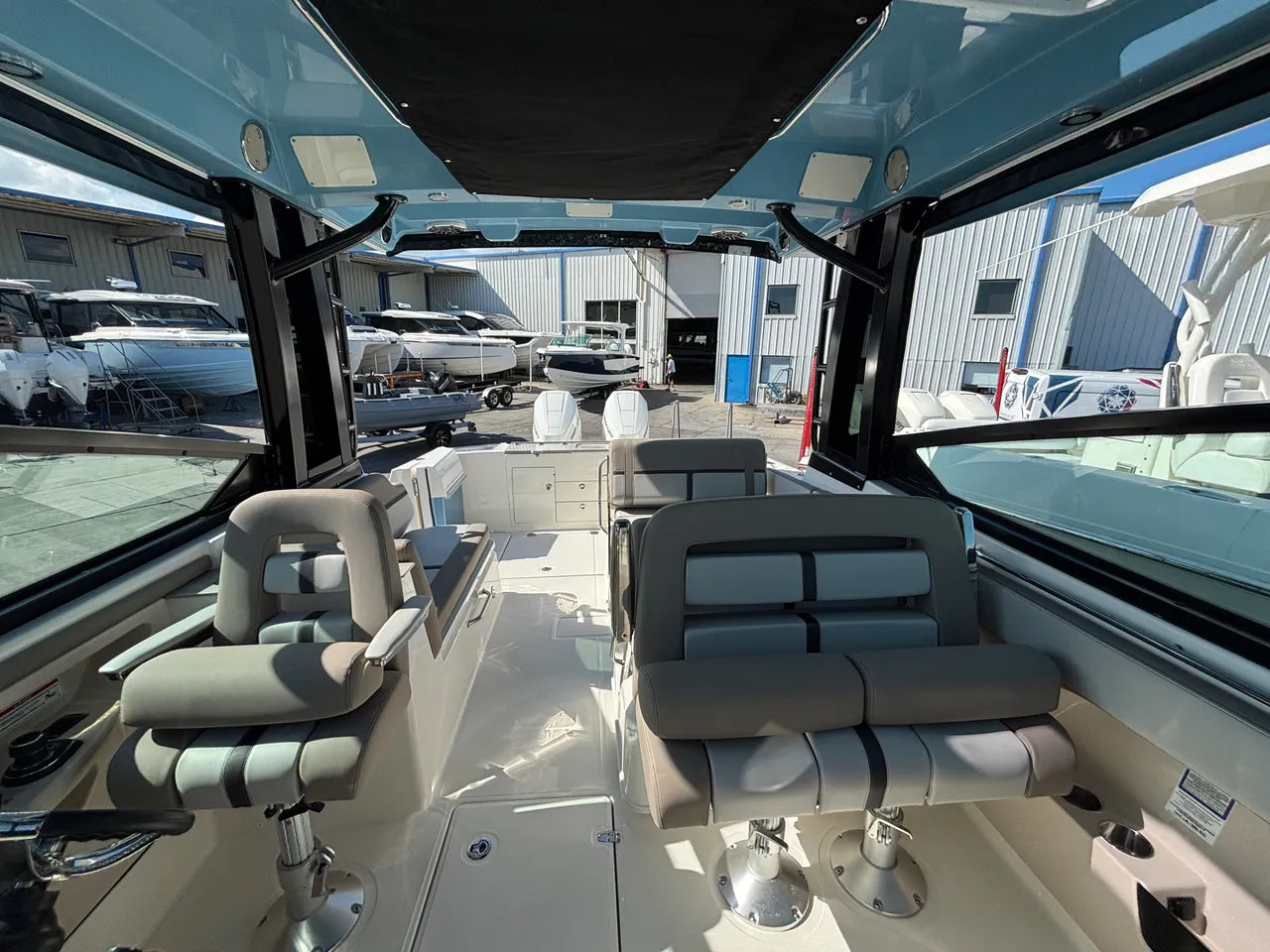 2026 Boston Whaler 330 Vantage 33.0 feet, Clearwater, Florida #17