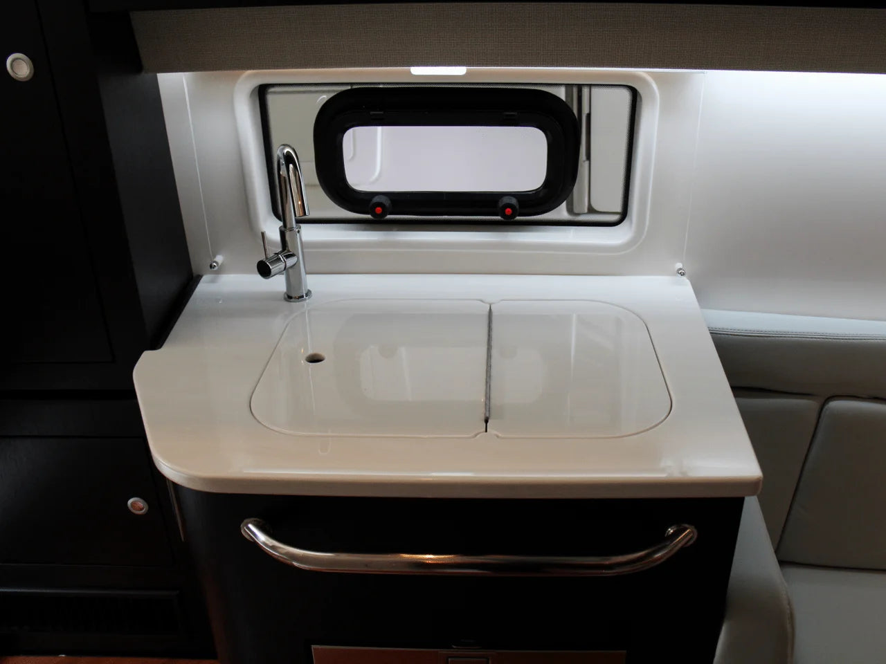 2025 Boston Whaler 380 Realm 38.0 feet, Clearwater, Florida #50