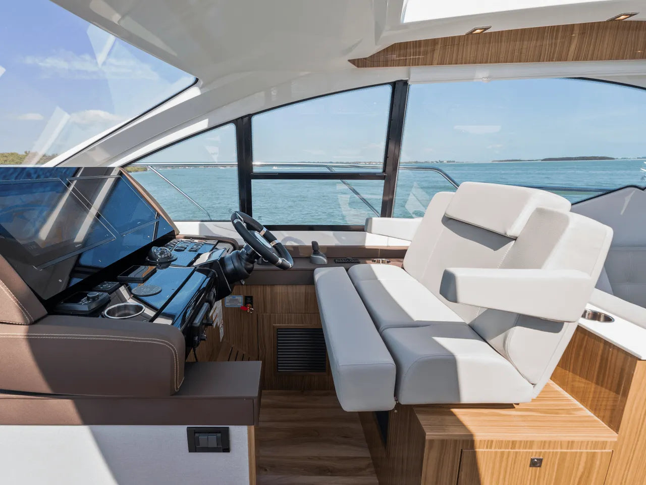 2024 Cruisers Yachts 50 Cantius 50.0 feet, Clearwater, Florida #9