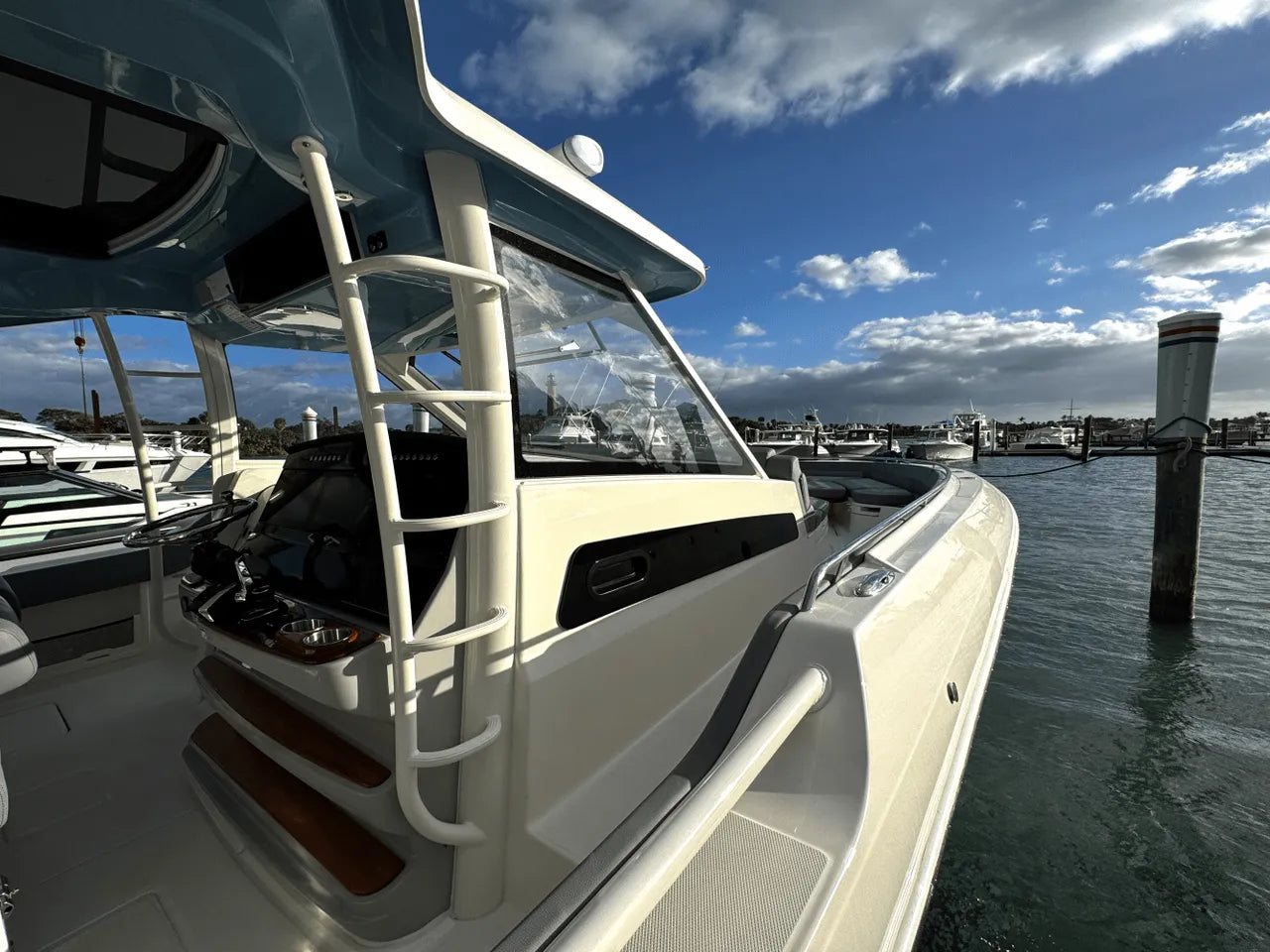 2025 Boston Whaler 420 Outrage 42.0 feet, Clearwater, Florida #38