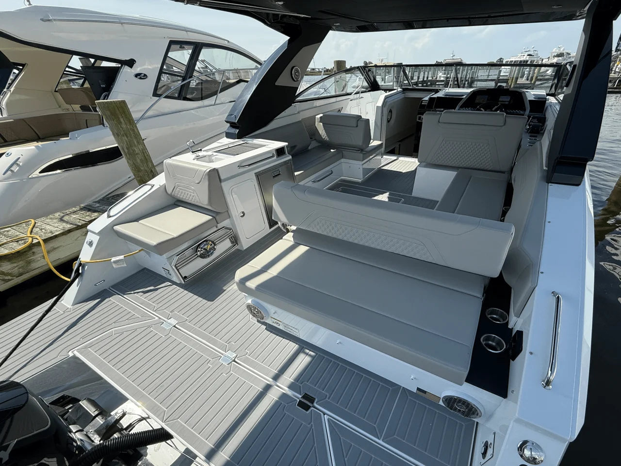 2026 Cruisers Yachts 34 GLS Outboard 34.0 feet, Clearwater, Florida #9