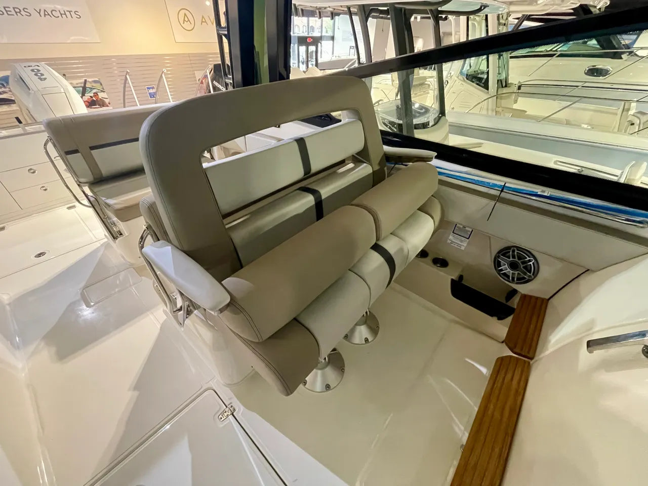 2026 Boston Whaler 330 Vantage 33.0 feet, Clearwater, Florida #16