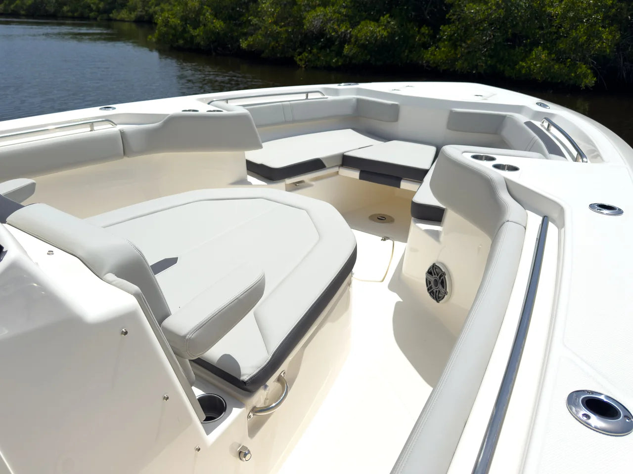 2026 Boston Whaler 330 Outrage 33.0 feet, Clearwater, Florida #18